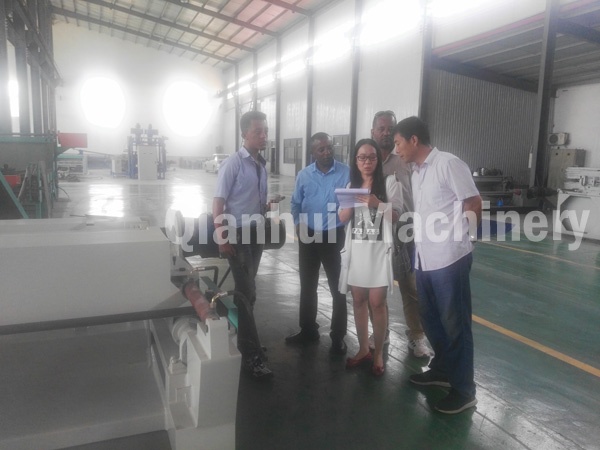 wood veneer peeling machine.jpg wood veneer peeling machine.jpg