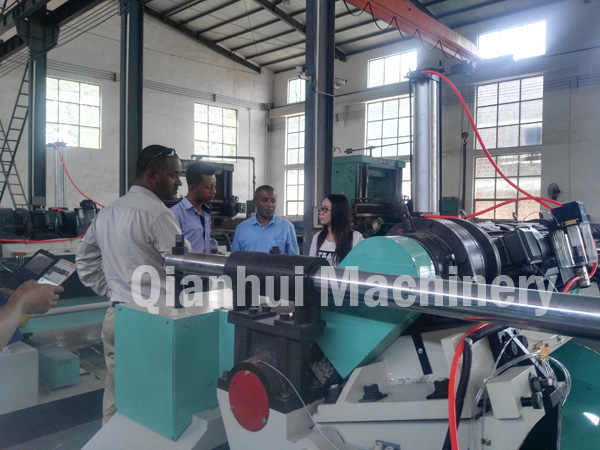 plywood veneer peeling lathe.jpg plywood veneer peeling lathe.jpg