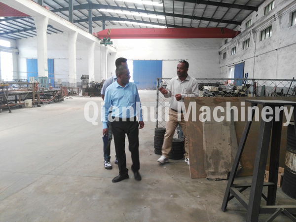 plywood veneer peeling machine.jpg plywood veneer peeling machine.jpg