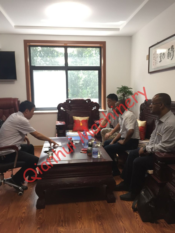 1530792279116575.jpg veneer peeling machine.jpg